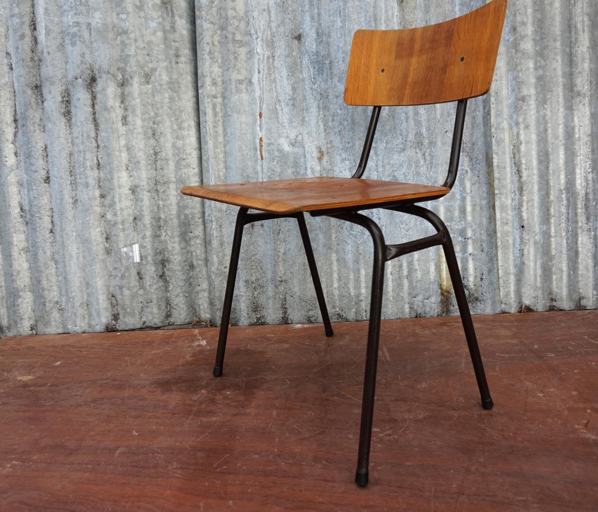 vintage, industriele, plywood, stoelen, schoolstoelen, stapelstoelen, schoolchairs
